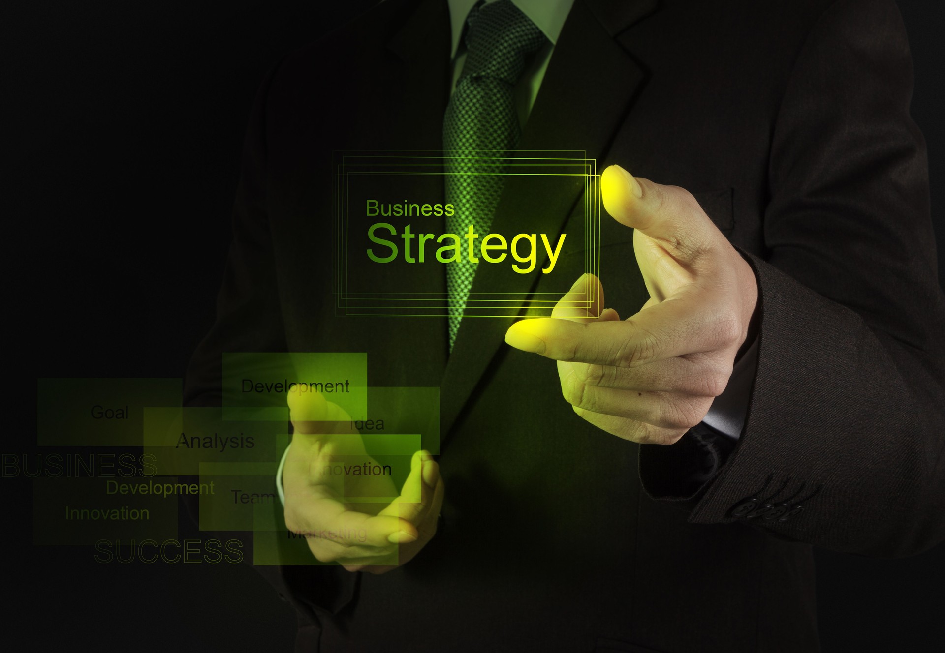 Mano empresario trabaja con negocios y equipo moderno nuevo s